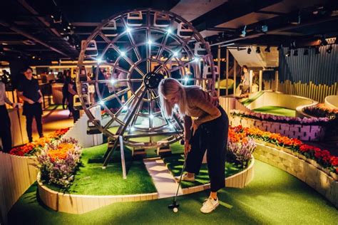 Crazy Golf in London City 